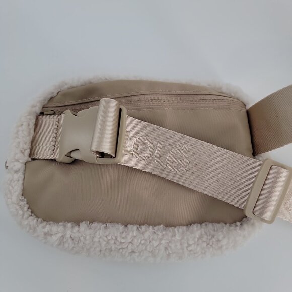 Lole Fleece Crossbody Belt Bag – Cream – Good Condition - Picture 5 of 10